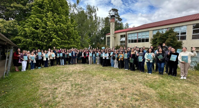 Seremi de Educación Los Ríos y UACh certificaron a docentes y asistentes de la educación